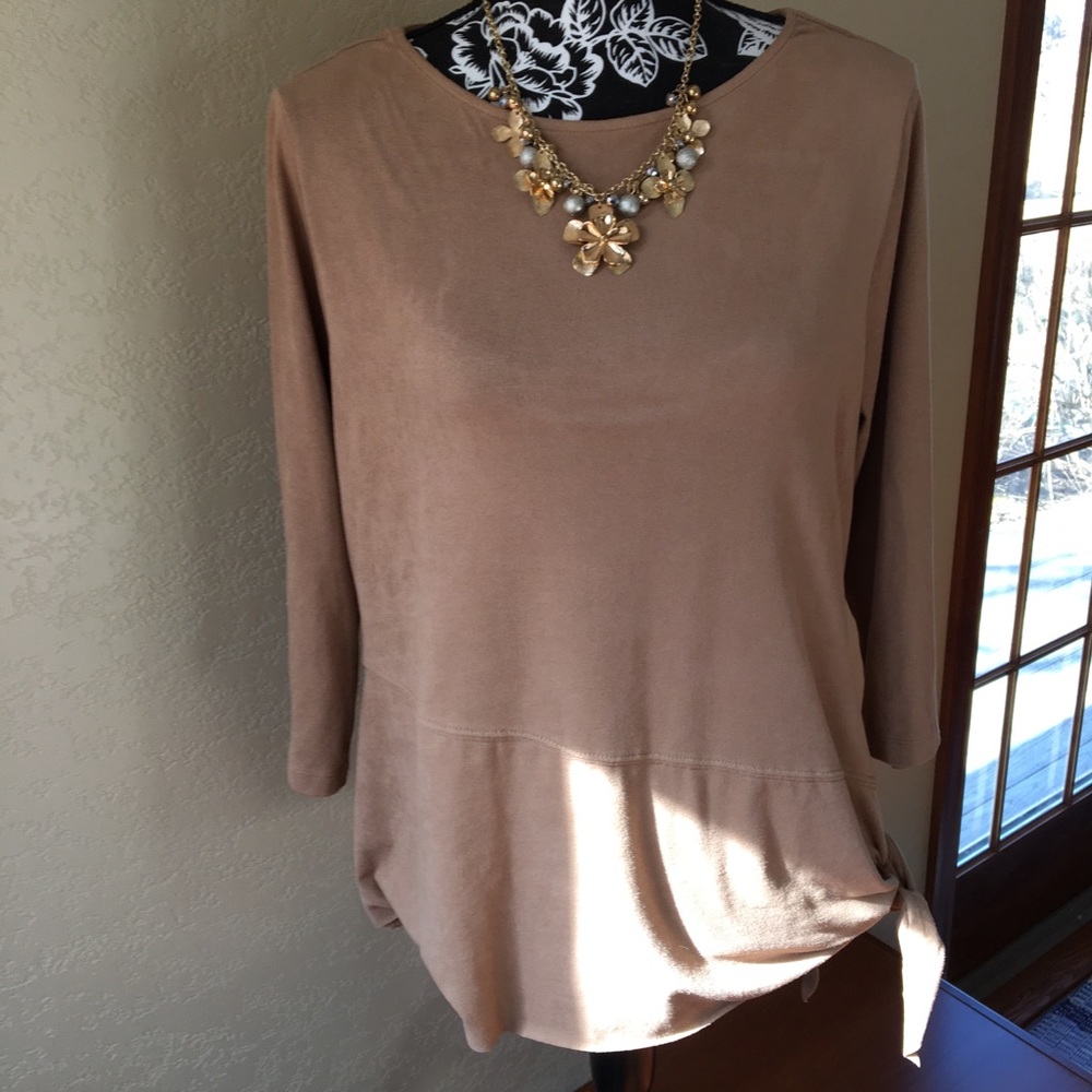 NWOT(14/16)CHICO’S SZ 1  TRAVELERS COLLECTION TOP